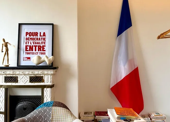 Апартаменты Place De La Republique Париж